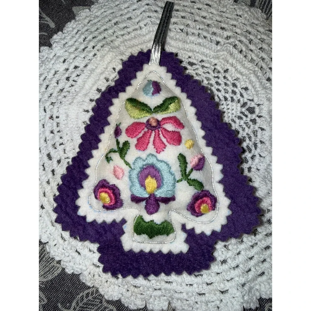 Handmade Embroidered Felt Christmas Tree Ornament Purple White Floral‎ Folk Art